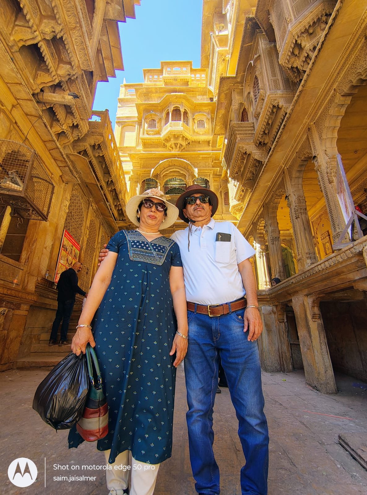 Couple in the Patwa Haveli lane